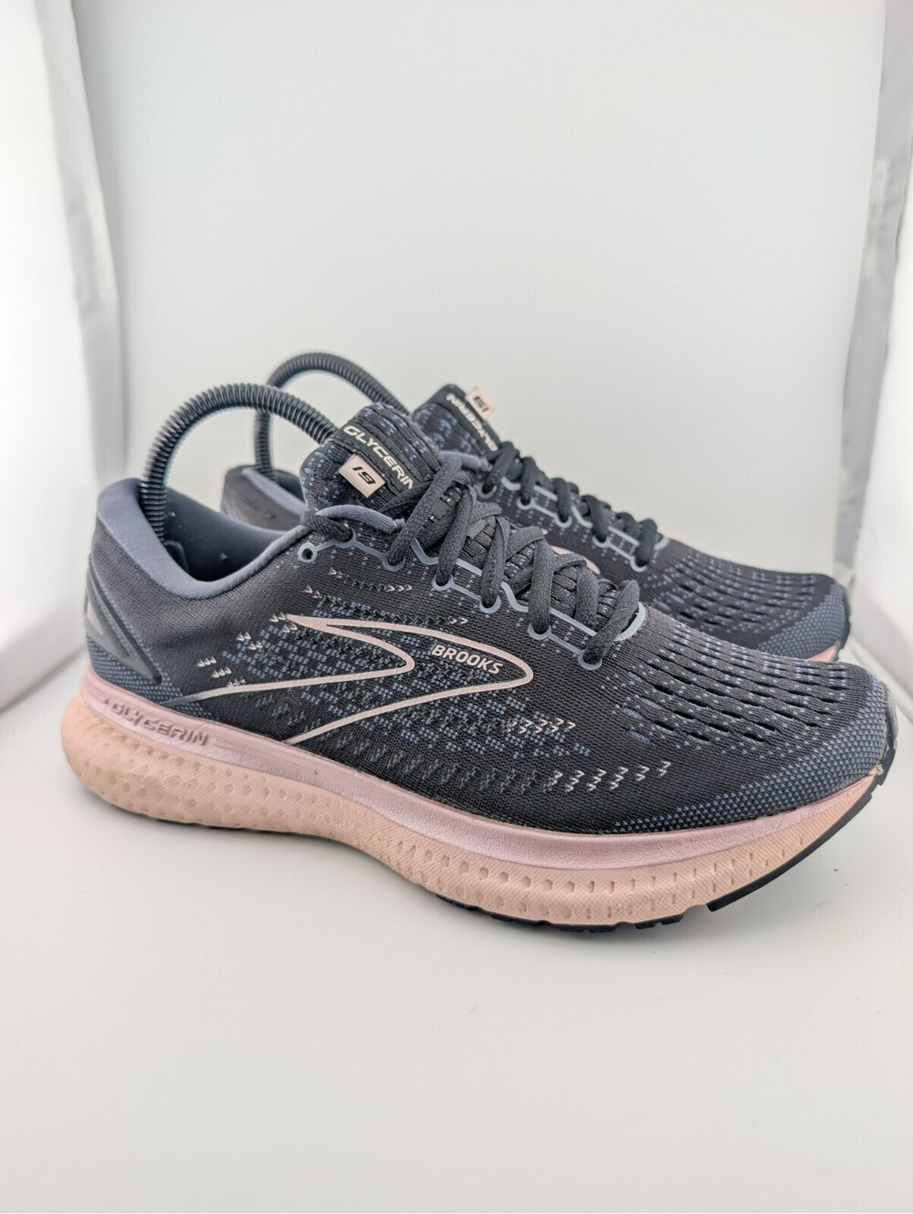 Brooks Women's Size 8.5 Glycerin 19 Black And Pink Running Shoes Sneakers
